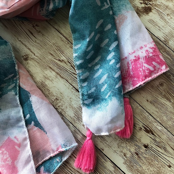 NEW Scarf 🧣 - Picture 3 of 6